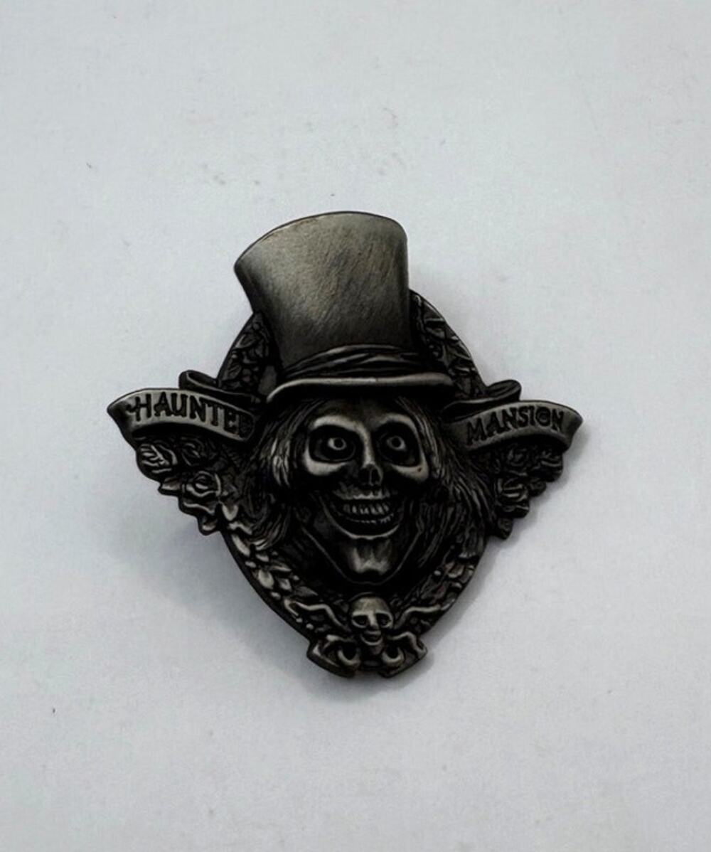 Disney Haunted Mansion Hatbox Ghost Sculpted Pewter Tone Pin